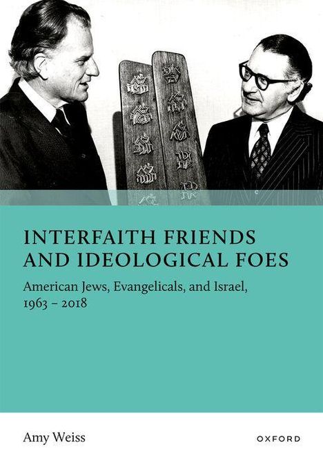 "INTERFAITH FRIENDS AND IDEOLOGICAL FOES" steht auf dem Cover eines Buches. Zwei Männer betrachten eine Tafel mit hebräischem Text.