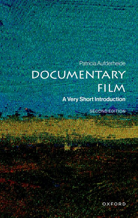 "Patricia Aufderheide, Documentary Film, A Very Short Introduction, Second Edition" auf einem bunten, abstrakten Hintergrund.