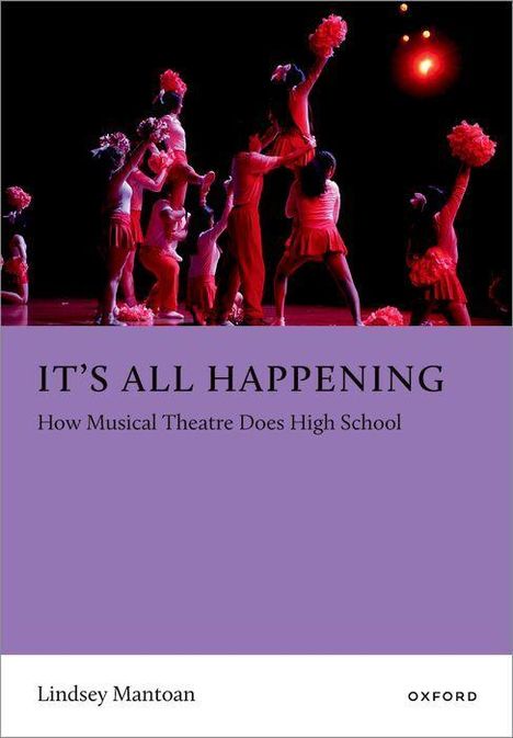 Text: „IT'S ALL HAPPENING: How Musical Theatre Does High School.“ Unten: Lindsey Mantoan, Oxford. 

Szene: Cheerleader in rotem Licht.