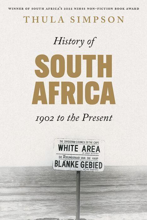 History of South Africa, 1902 to the Present. Schwarz-weiße Fotoszene mit einem Schild "White Area/Blanke Gebied".