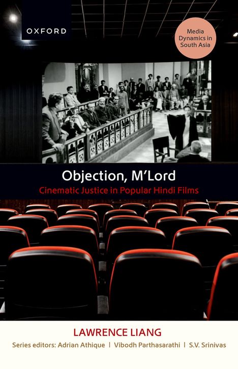 "Objection, M'Lord", über juristische Themen in Hindi-Filmen. Kino mit Gerichtsszene auf der Leinwand, rote Stuhlreihen.