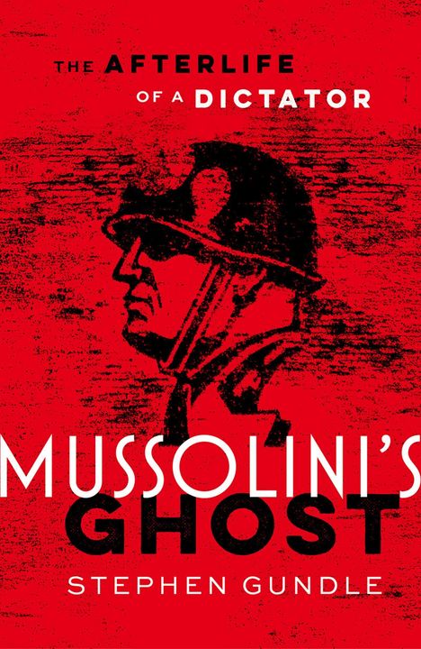Roter Hintergrund, schwarzer Soldat in Profilansicht. Text: "THE AFTERLIFE OF A DICTATOR", "MUSSOLINI'S GHOST", "STEPHEN GUNDLE".