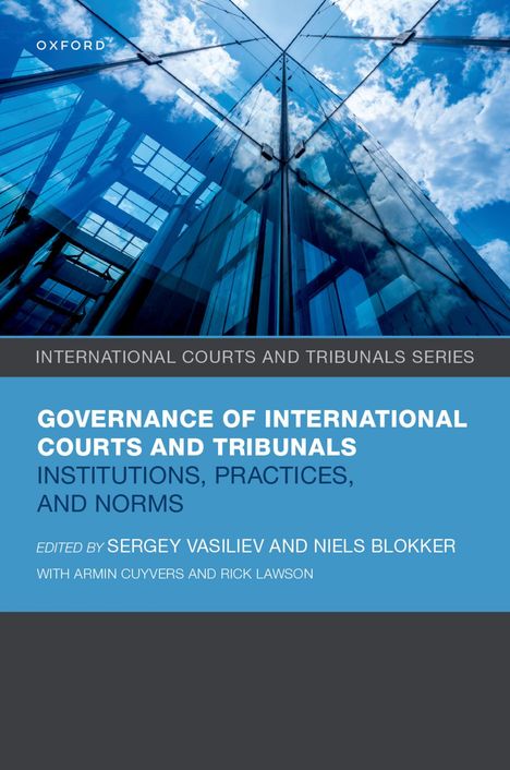 "Governance of International Courts and Tribunals" Buchcover, Glasgebäude mit Spiegelungen von Wolken.
