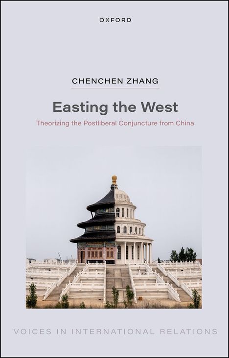 Titel: "Easting the West". Untertitel: "Theorizing the Postliberal Conjuncture from China". Architektur mit Ost-West-Hybridstil.