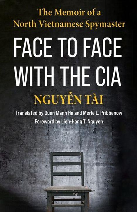 Text: "The Memoir of a North Vietnamese Spymaster. FACE TO FACE WITH THE CIA. NGUYỄN TÀI." Leerer Stuhl auf dunklem Hintergrund.