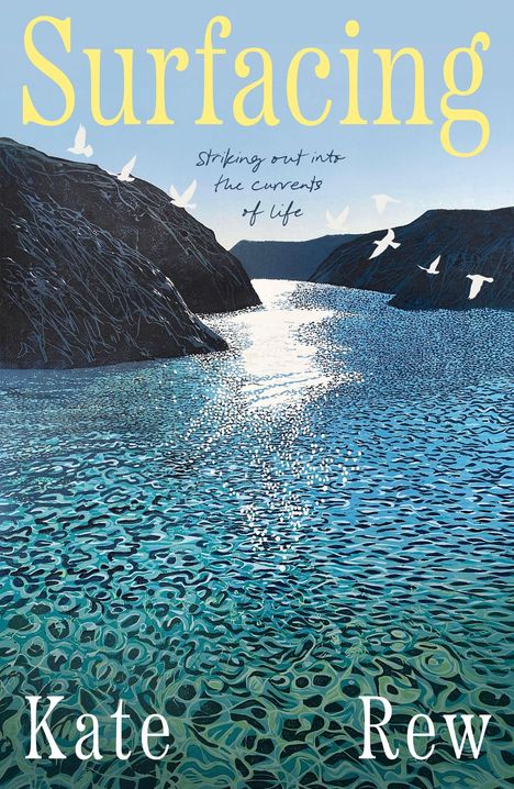 "Kate Rew Surfacing" steht zentral. Oben und unten ein orangefarbener Rand mit "FINAL COVER TO BE REVEALED". Darunter ein Logo.