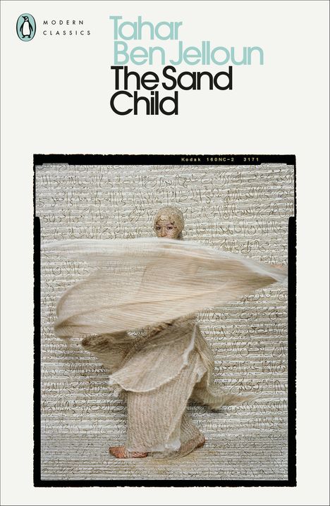 "Tahar Ben Jelloun - The Sand Child." Modern Classics Logo, Tänzer in fließendem Kleid vor arabischem Schriftzug.