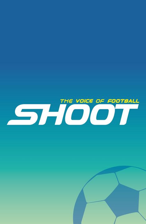 Text: "The Voice of Football" oben, "Shoot" groß darunter. Illustration: Ein Fußball vor blau-grünem Hintergrund.