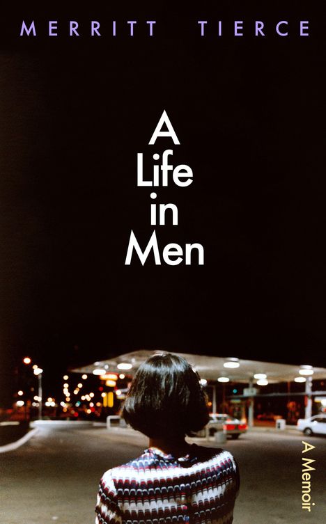 Texte: "MERRITT TIERCE", "A Life in Men", "A Memoir". Eine Person von hinten vor beleuchteter Tankstelle.