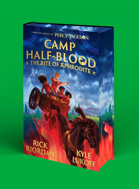Text: „Camp Half-Blood: The Rite of Aphrodite“, „März 2027“. Dunkler Hintergrund mit Blitzen und griechischen Mustern.