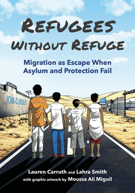 „Refugees Without Refuge: Migration as Escape When Asylum and Protection Fail.“ Vier Personen auf einer Wüstenstraße.