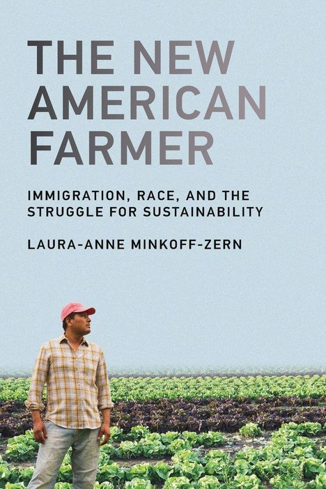 "The New American Farmer: Immigration, Race, and the Struggle for Sustainability" von Laura-Anne Minkoff-Zern. Ein Mann steht auf einem Feld.