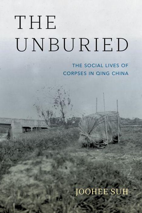 "The Unburied: The Social Lives of Corpses in Qing China" von Joohee Suh auf altem Foto mit Gräbern und Feldern.