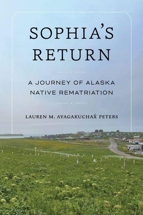"Sophia's Return: A Journey of Alaska Native Rematriation" von Lauren M. Ayagacuχaχ Peters. Grüne Landschaft mit Häusern.
