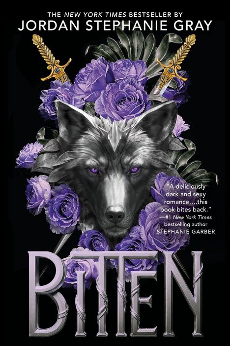 „THE NEW YORK TIMES BESTSELLER BY JORDAN STEPHANIE GRAY. BITTEN.“ Ein Wolfskopf mit lila Rosen und Dolchen verziert.