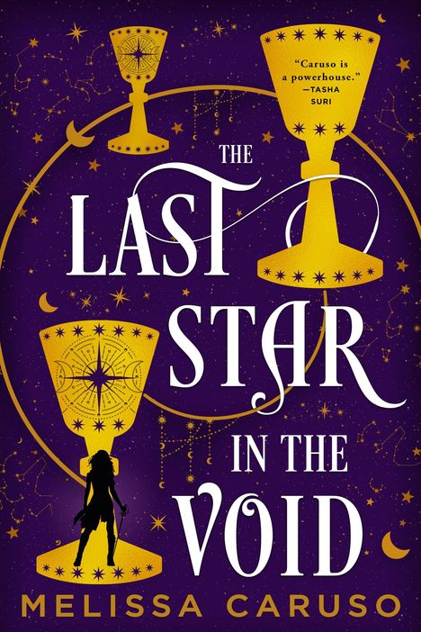 „The Last Star in the Void“ von Melissa Caruso. Zitate von Tasha Suri. Goldene Kelche und Sternbilder auf lila Hintergrund.