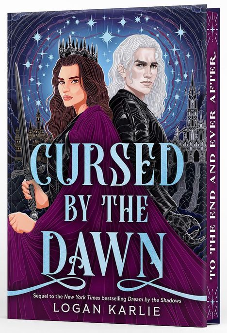 "Cursed by the Dawn" von Logan Karlie. Zwei Figuren, eine Kriegerin mit Krone und ein Mann, stehen vor gotischen Gebäuden.