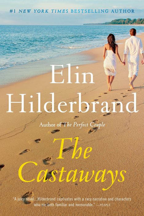 „Elin Hilderbrand, The Castaways“ steht auf einem sandigen Strandweg, zwei Menschen gehen Hand in Hand am Wasser entlang.