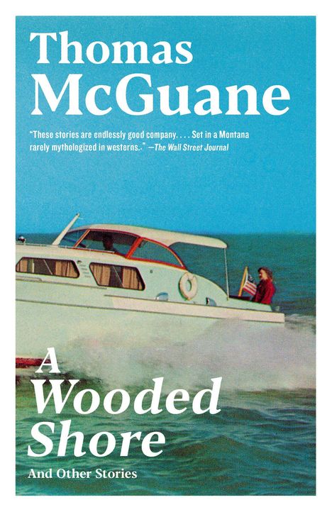 Titel: "A Wooded Shore". Autor: Thomas McGuane. Rezension von The Wall Street Journal. Boot auf blauem Wasser.