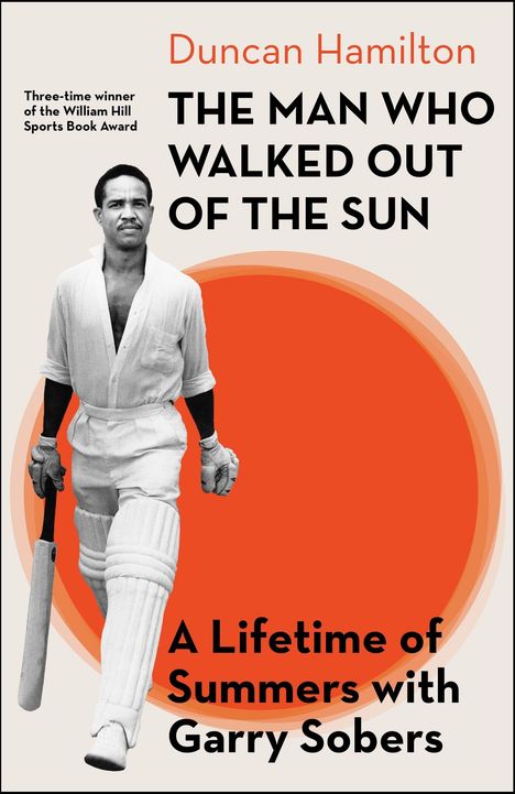 "Duncan Hamilton: THE MAN WHO WALKED OUT OF THE SUN. A Lifetime of Summers with Garry Sobers." 

Cricketspieler in Weiß.