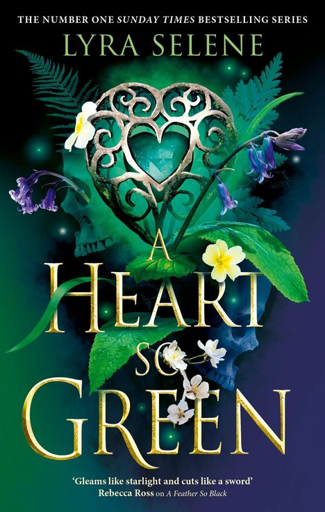 "A HEART SO GREEN" – Lyra Selene. Goldene Schrift, Blüten, Pflanzen und ein verziertes Herz-Design auf dunklem Hintergrund.