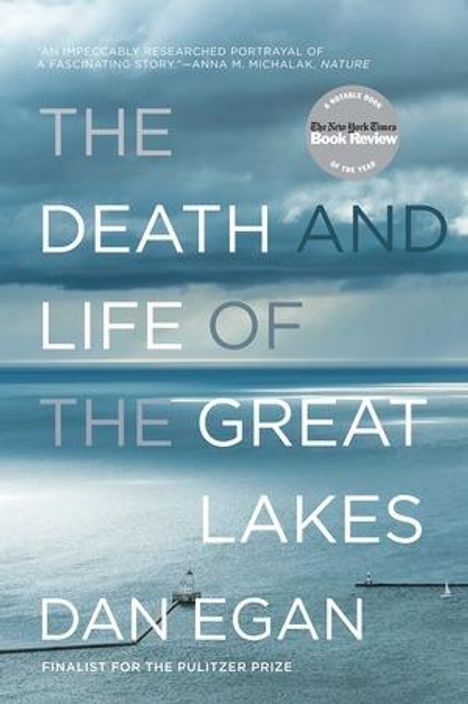 "The Death and Life of the Great Lakes" von Dan Egan, bewölkter Himmel über einem großen Gewässer.
