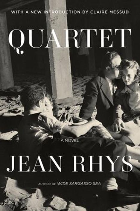 "WITH A NEW INTRODUCTION BY CLAIRE MESSUD. QUARTET. A NOVEL. JEAN RHYS." Schwarz-weiß-Szene: Menschen in einem Raum.