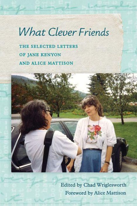 Titel: "What Clever Friends". Zwei Frauen im Gespräch, eine trägt ein weißes T-Shirt mit Blumenmotiv.