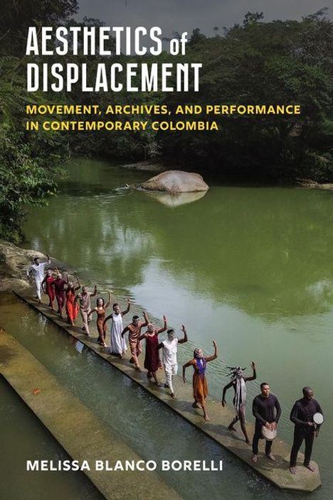 „Aesthetics of Displacement“, Menschen an einem Fluss, tanzen und trommeln.