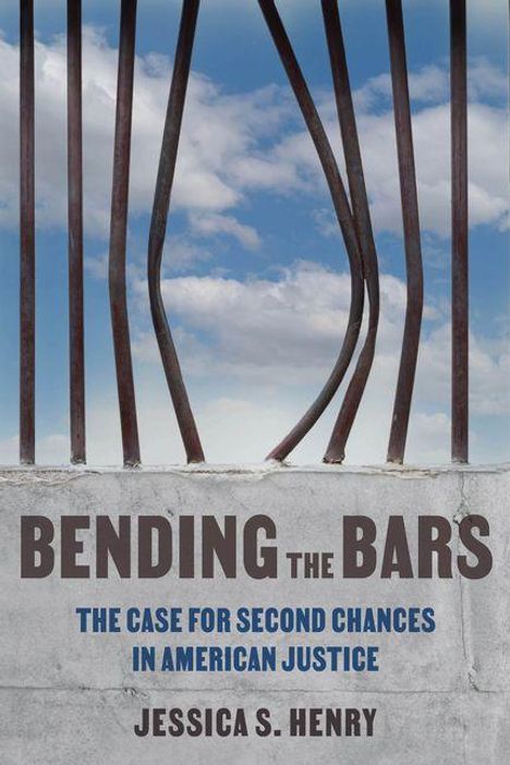"BENDING THE BARS: THE CASE FOR SECOND CHANCES IN AMERICAN JUSTICE" von Jessica S. Henry. Verbogene Gitterstäbe, Himmel.