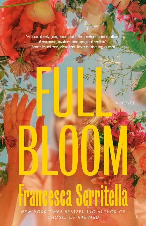Text: "FULL BLOOM", "Francesca Serritella", "A novel". Leuchtende Blumen über einer unscharfen Person im Hintergrund.