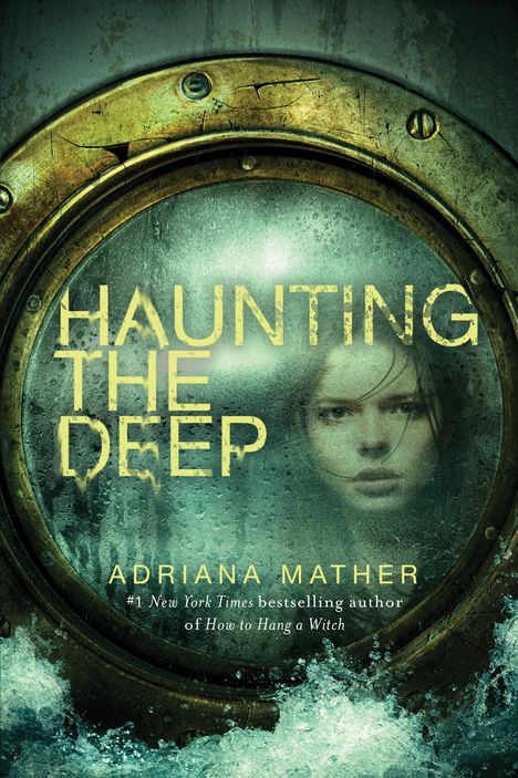 "Haunting the Deep" von Adriana Mather. Gesicht hinter bullaugenartigem Fenster, umgeben von Wasser und Rost.