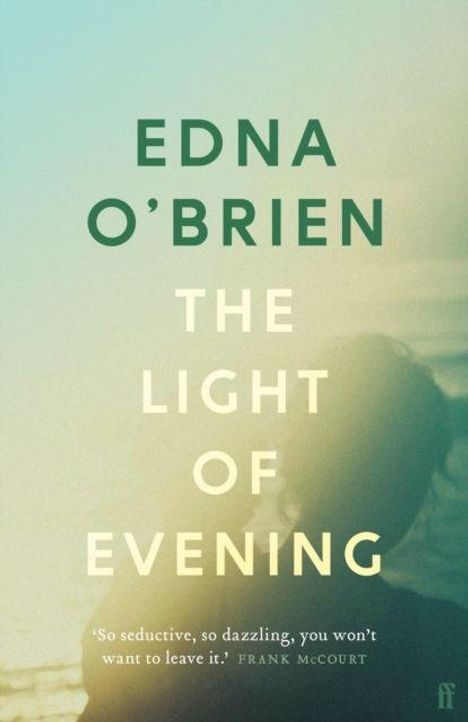Oben: „EDNA O’BRIEN“. Mitte: „THE LIGHT OF EVENING“. Unten: Zitat von Frank McCourt. Hintergrund: Silhouette bei Sonnenuntergang.
