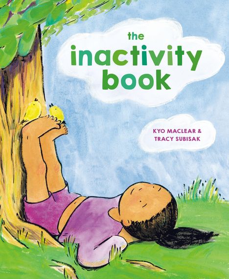 Text: "the inactivity book, Kyo Maclear & Tracy Subisak." Illustration: Ein Kind entspannt unter einem Baum mit Vögeln.