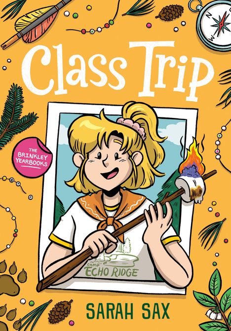 „Class Trip“; „The Brinkley Yearbooks“; „Camp Echo Ridge“; „Sarah Sax“. Eine lächelnde Person mit Marshmallow auf einem Stock.