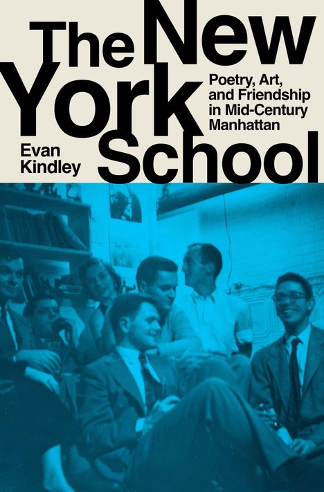 „The New York School“, „Poetry, Art, and Friendship in Mid-Century Manhattan“ von Evan Kindley. Gruppenfoto in Blau.