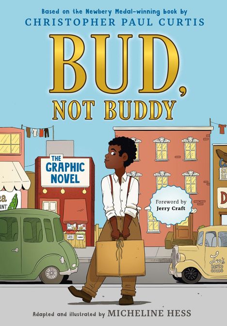 Buchtitel "Bud, Not Buddy" in großer, gelber Schrift. Im Vordergrund ein Junge mit einem Koffer vor einer Stadtkulisse.