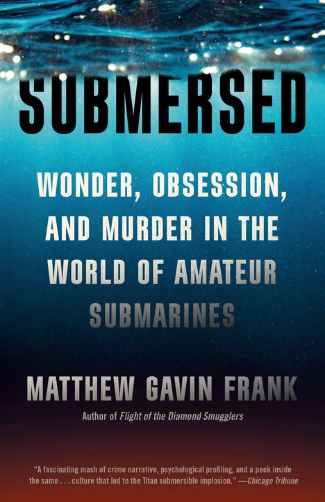 "SUBMERSED: Wonder, Obsession, and Murder in the World of Amateur Submarines" von Matthew Gavin Frank. Buchcover mit Wasser.