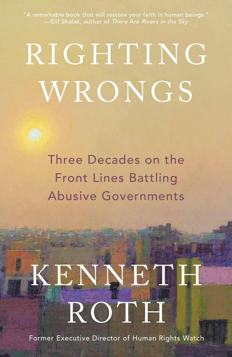 Buchtitel: "RIGHTING WRONGS". Text: "Three Decades on the Front Lines Battling Abusive Governments". Autor: Kenneth Roth. Hintergrund zeigt eine malerische Stadtlandschaft bei Sonnenuntergang.
