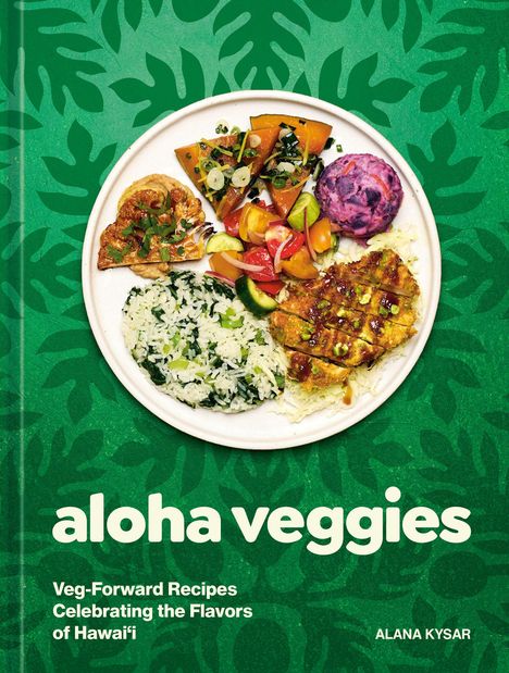 Text: "aloha veggies. Veg-Forward Recipes Celebrating the Flavors of Hawai‘i. ALANA KYSAR."
Illustration: Teller mit bunten Speisen auf grünem Hintergrund mit Blattmuster.