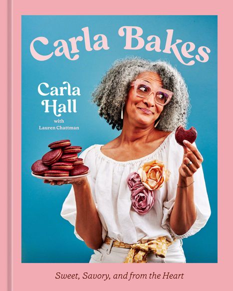 Covertext: "Carla Bakes", "Carla Hall with Lauren Chattman", "Sweet, Savory, and from the Heart". Frau mit Keksen.