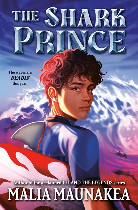 "The Shark Prince", "The waves are DEADLY this year", "MALIA MAUNAKEA". Junge mit lockigem Haar, Wellen, Haifischflosse.