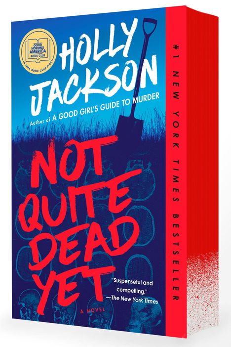 „Holly Jackson – Not Quite Dead Yet, A Novel“, blaue Hintergrundfarbe mit Schaufel und Gras, roter Buchrücken.