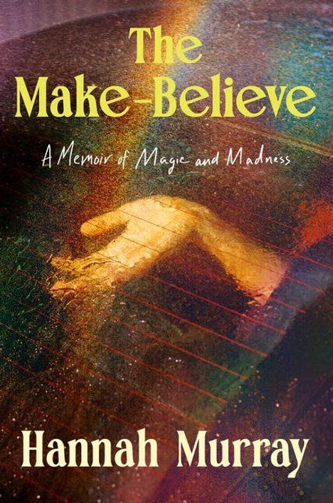 "The Make-Believe: A Memoir of Magic and Madness", Hannah Murray. Hand berührt bunte Oberfläche, mystische Atmosphäre.