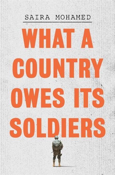 "What a Country Owes Its Soldiers" von Saira Mohamed. Ein Soldat steht unten im Bild.