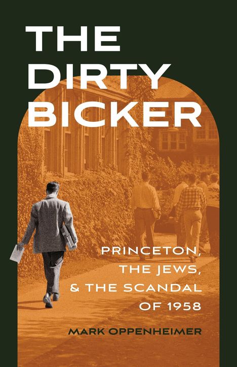 „THE DIRTY BICKER. Princeton, the Jews, & the Scandal of 1958. Mark Oppenheimer.“ Ein Mann geht eine bewachsene Allee entlang.