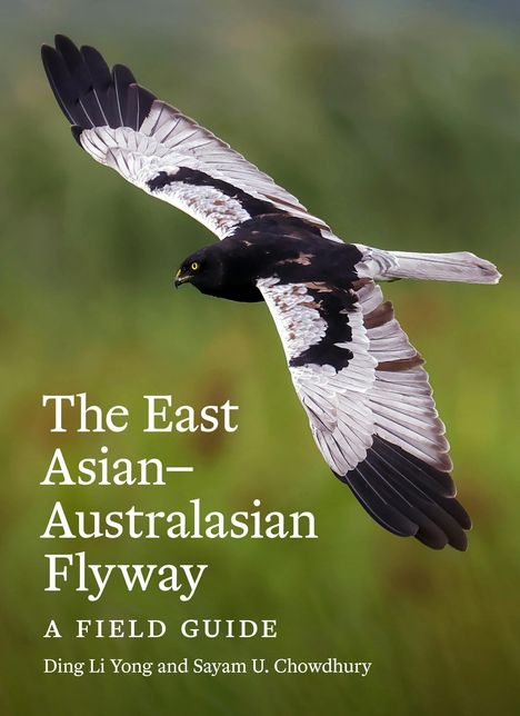 Der Text beschreibt einen Vogelführer: "The East Asian–Australasian Flyway: A Field Guide" von Ding Li Yong und Sayam U. Chowdhury. Der Hintergrund zeigt einen fliegenden Vogel mit ausgebreiteten Flügeln.