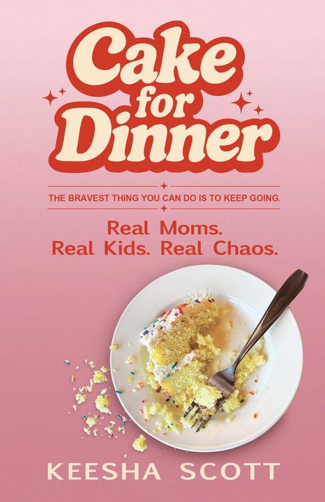 "CAKE for Dinner. Real Moms. Real Kids. Real Chaos." Teller mit zerbröckeltem Kuchen und Gabel auf rosa Hintergrund.