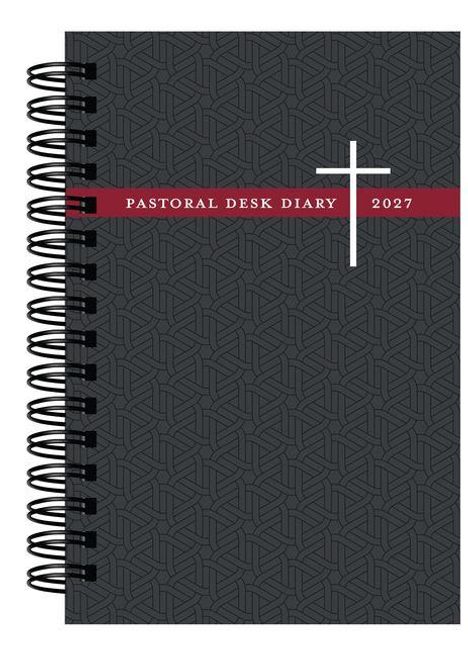 "PASTORAL DESK DIARY 2027" in Weiß auf rotem Band, schwarzes Spiralbuch, graues geometrisches Muster, weißes Kreuz.