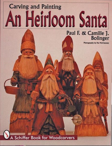Titel: Carving and Painting An Heirloom Santa. Abbildung von geschnitzten Weihnachtsmannfiguren in verschiedenen Designs.